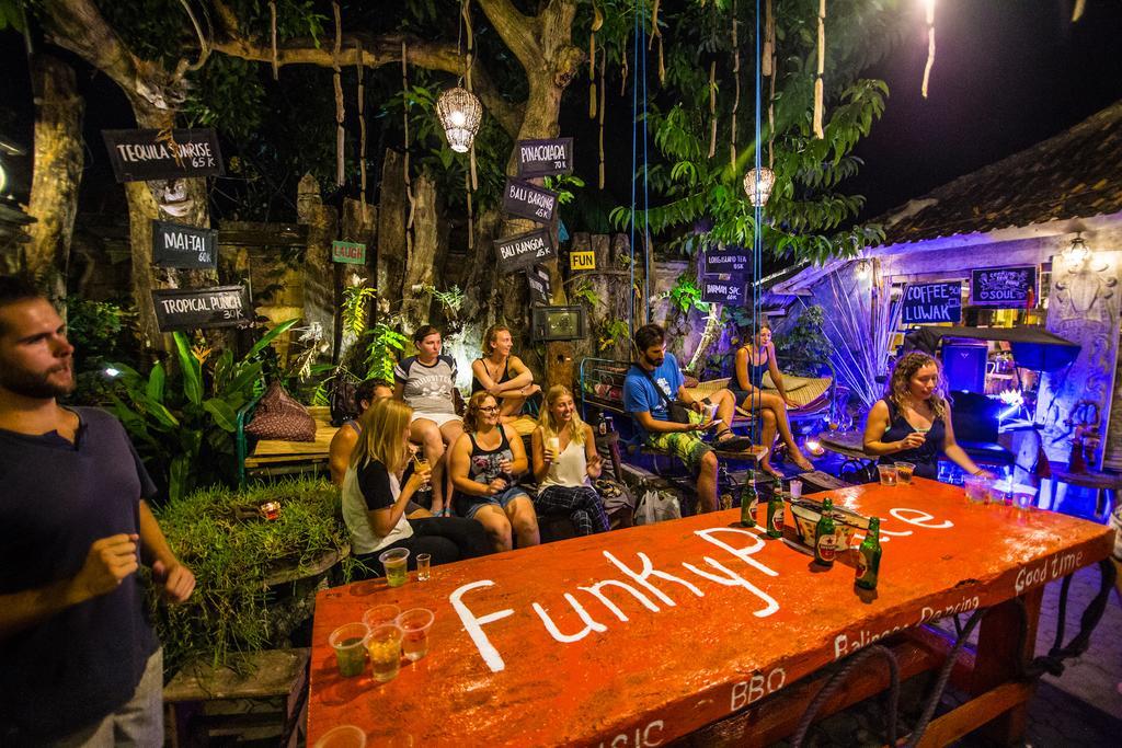 Funky Place Hostel Lovina Екстериор снимка